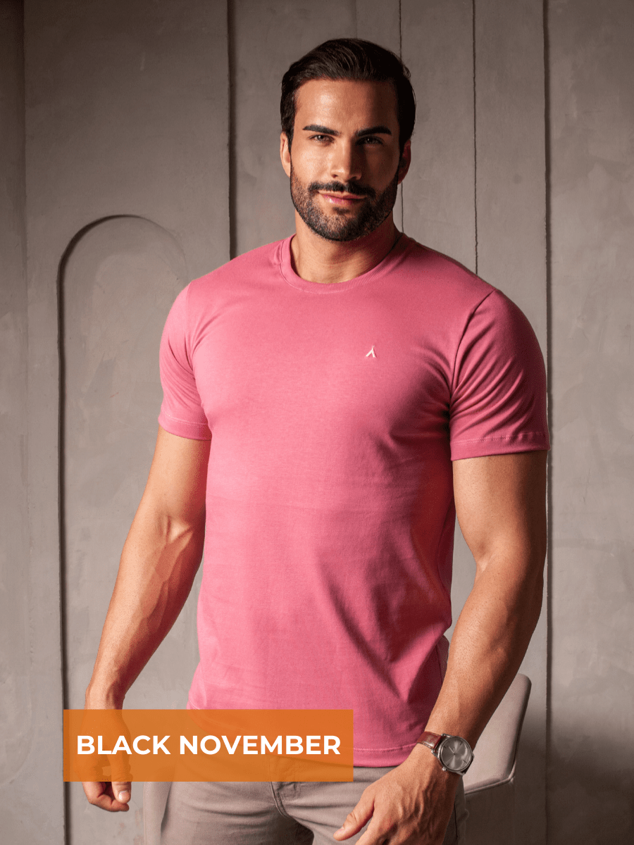 CAMISETA BÁSICA ROSA SECO BORDADA MASCULINA