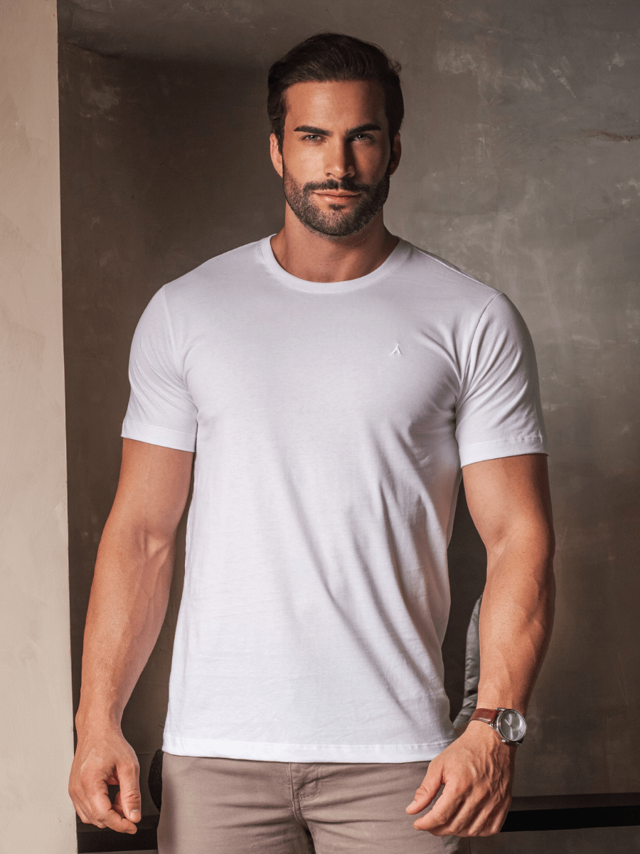 CAMISETA BÁSICA BRANCA BORDADA MASCULINA