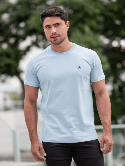 CAMISETA BÁSICA AZUL BEBÊ MASCULINA 100% ALGODÃO