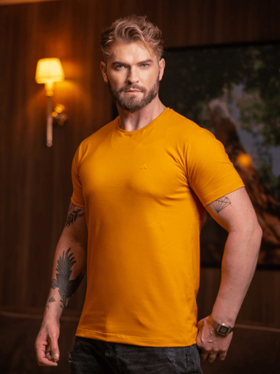 CAMISETA BÁSICA MOSTARDA MASCULINO - COLEÇÃO UNICOLORS