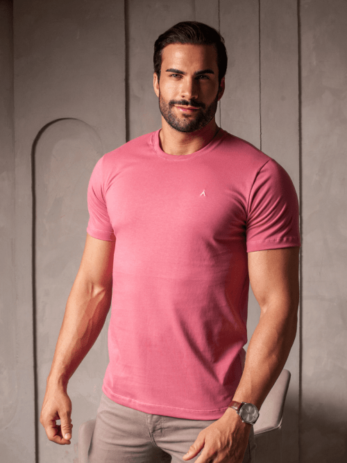 CAMISETA BÁSICA ROSA SECO BORDADA MASCULINA