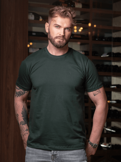 CAMISETA BÁSICA VERDE MILITAR MASCULINA - COLEÇÃO UNICOLORS